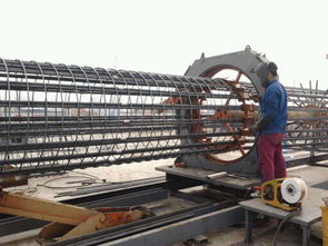 供應(yīng)hl最精準(zhǔn)的鋼筋籠成型機,,數(shù)控鋼筋籠滾焊機,鋼筋彎箍機,優(yōu)質(zhì)鋼筋加工設(shè)備,數(shù)控雙線彎箍機,就在華雷重工 鋼筋籠滾焊機 青島華雷冷軋機械廠業(yè)務(wù)部