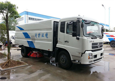 東風(fēng)天錦掃路車 城市清潔的高效守護(hù)者
